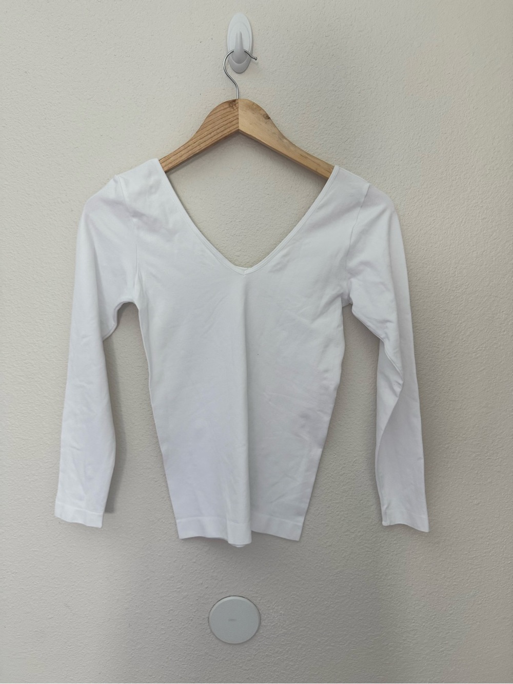 Yelete White V-Neck Long Sleeve Women's Top